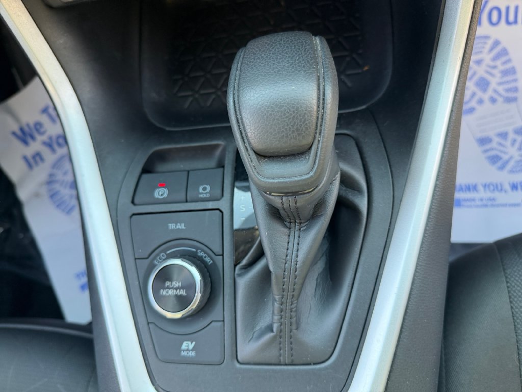 Used 2025 Toyota RAV4 XLE AWD/4WD image 19