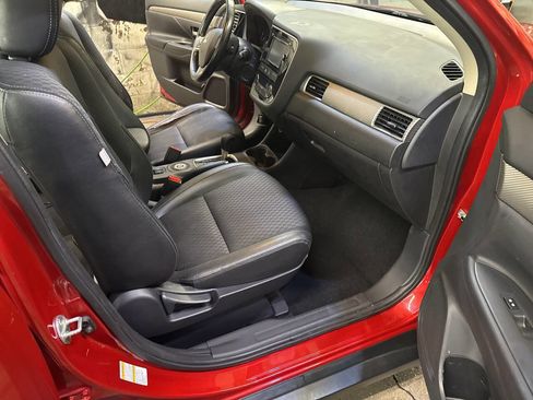 Used 2015 Mitsubishi Outlander SE image 7