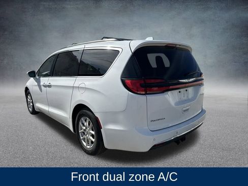 Used 2022 Chrysler Pacifica Touring-L image 3