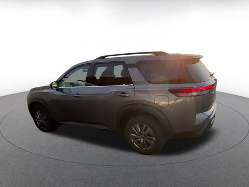 Used 2025 Nissan Pathfinder SV image 10