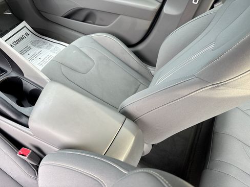 Used 2023 Hyundai Elantra SEL w/ Preferred Accessory Package FWD image 23