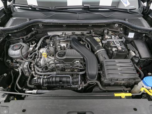 Certified 2022 Volkswagen Taos SE w/ Panoramic Sunroof Package image 17