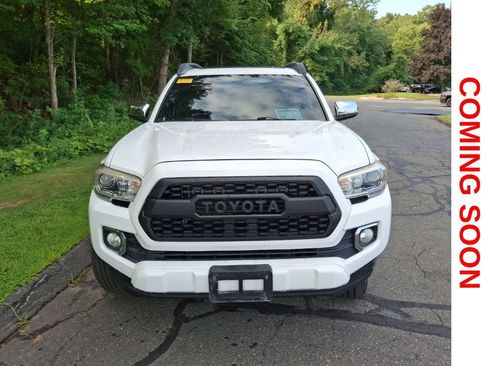 Used 2016 Toyota Tacoma Limited w/ Towing Package AWD/4WD image 3