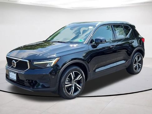Certified 2023 Volvo XC40 B5 Core AWD/4WD image 1