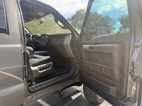 Used 2016 Ford F250 Lariat w/ Lariat Ultimate Package AWD/4WD image 21