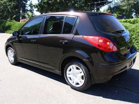 Used 2011 Nissan Versa 1.8 S w/ Plus Pkg FWD image 4