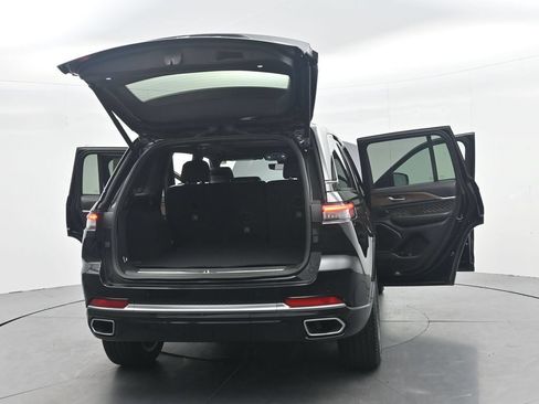 Used 2025 Jeep Grand Cherokee Summit AWD/4WD image 49