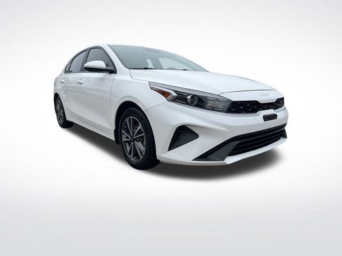 Certified 2023 Kia Forte LXS image 3