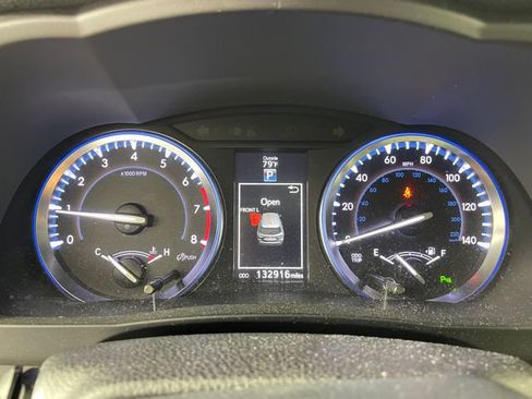 Used 2014 Toyota Highlander Limited Platinum AWD/4WD image 5