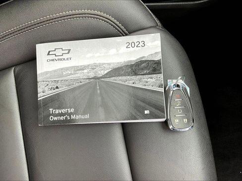 Used 2023 Chevrolet Traverse LT w/ LT Premium Package image 11
