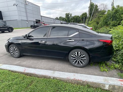 Used 2023 Nissan Altima 2.5 SV FWD image 4
