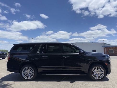 Used 2024 Chevrolet Suburban High Country w/ Advanced Technology Package AWD/4WD image 6