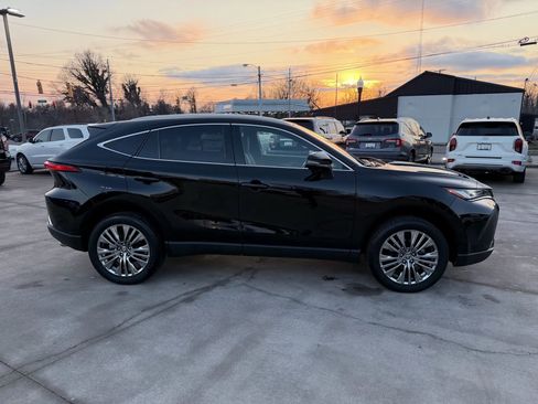 Used 2023 Toyota Venza XLE image 69