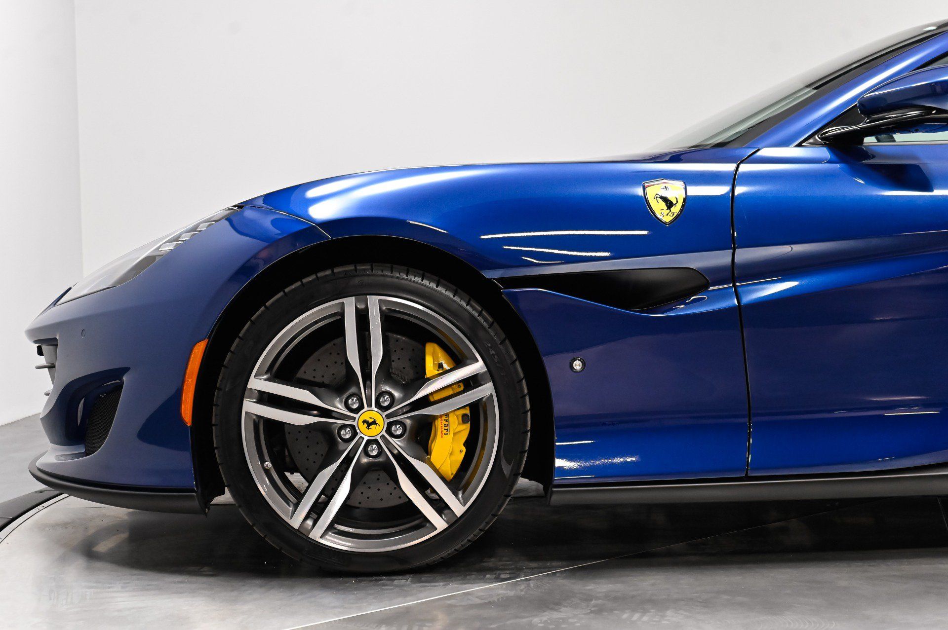 Used 2019 Ferrari Portofino RWD image 29