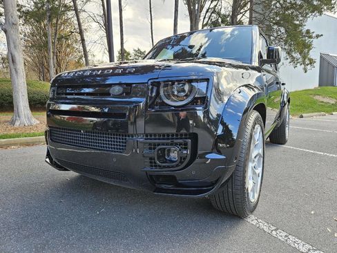 Used 2024 Land Rover Defender 110 V8 image 48