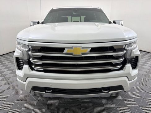 Used 2023 Chevrolet Silverado 1500 High Country w/ High Country Premium Package AWD/4WD image 2
