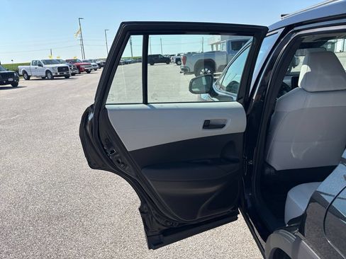 Used 2023 Toyota Corolla Cross L AWD/4WD image 34