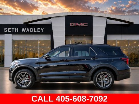 Used 2025 Ford Explorer ST-Line w/ ST-Line Street Pack AWD/4WD image 4