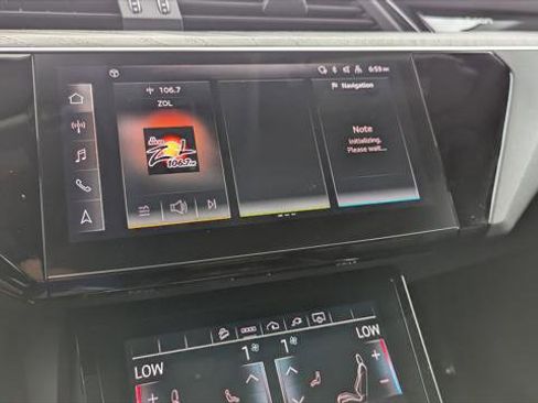 Used 2022 Audi e-tron Premium w/ Convenience Plus Package AWD/4WD image 26