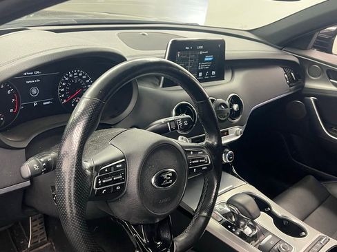 Used 2019 Kia Stinger GT2 image 7