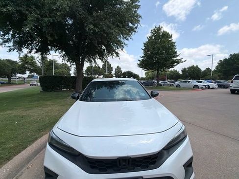 Used 2024 Honda Civic Sport image 2