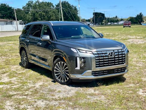 Used 2024 Hyundai Palisade Calligraphy image 3