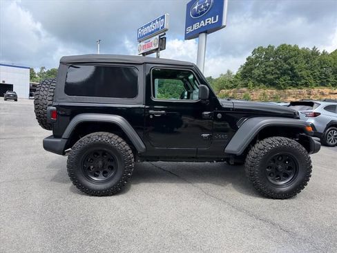 Used 2025 Jeep Wrangler Sport AWD/4WD image 16