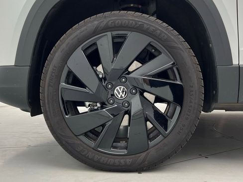 Used 2024 Volkswagen Taos SEL image 21