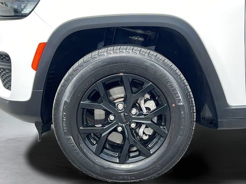 Used 2024 Jeep Grand Cherokee Altitude AWD/4WD image 27
