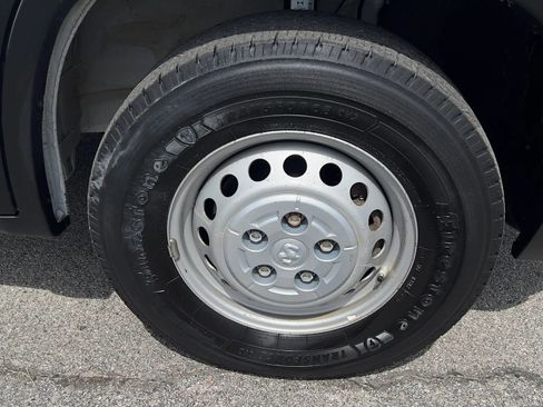 Used 2025 RAM ProMaster 2500 w/ Convenience Group FWD image 9