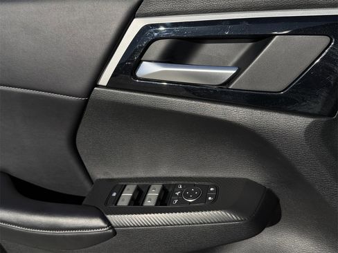 Used 2025 Mitsubishi Outlander SE image 24