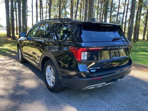 Used 2025 Ford Explorer Active w/ Active Comfort Package image 6
