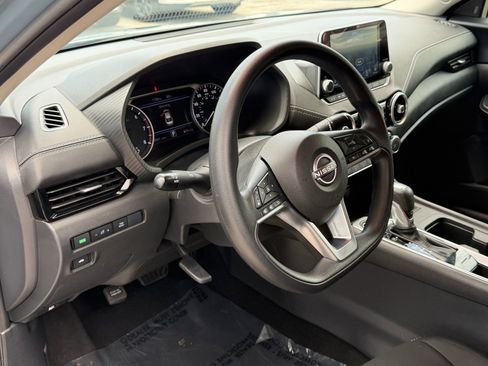 Used 2024 Nissan Sentra SV FWD image 12