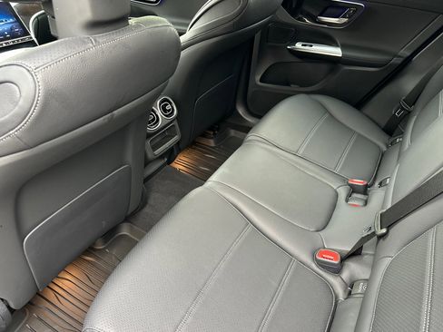 Used 2025 Mercedes-Benz GLC 300 4MATIC image 26