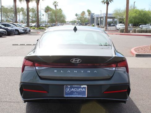 Used 2024 Hyundai Elantra SEL image 4