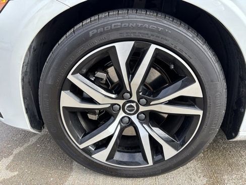 Used 2024 Volvo S60 B5 Core image 9