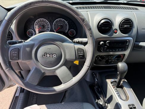 Used 2006 Jeep Liberty Renegade w/ Trailer Tow Group image 17