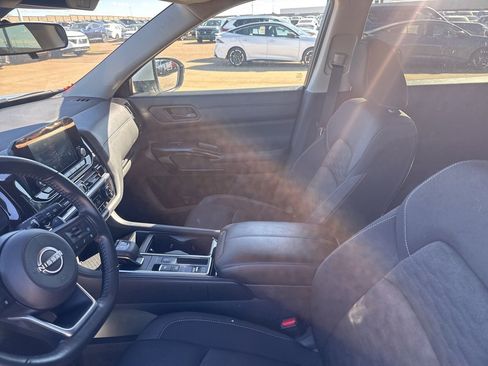 Certified 2024 Nissan Pathfinder SV image 33