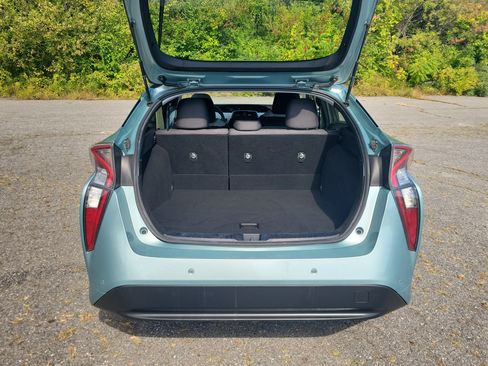 Used 2017 Toyota Prius Two w/ Prius Two Safety Plus Package FWD image 17