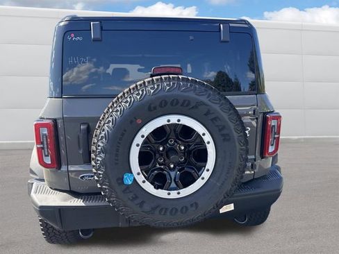 New 2025 Ford Bronco Badlands image 3