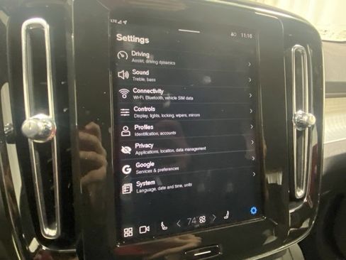 Used 2025 Volvo XC40 B5 Core image 23