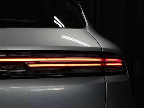 Certified 2025 Porsche Cayenne AWD/4WD image 23