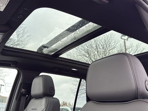 Used 2021 GMC Yukon Denali w/ Denali Premium Package image 27