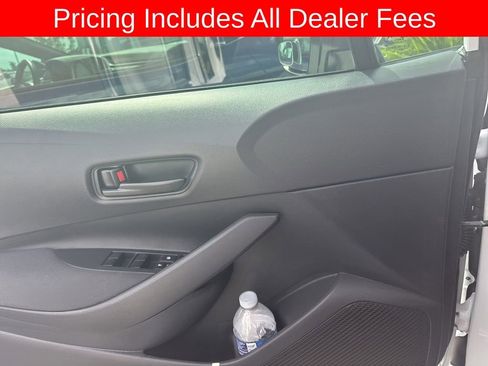 Used 2025 Toyota Corolla LE FWD image 9