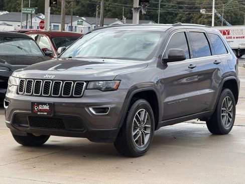 Used 2020 Jeep Grand Cherokee Laredo w/ 18" Wheel & 8.4" Radio Group AWD/4WD image 3