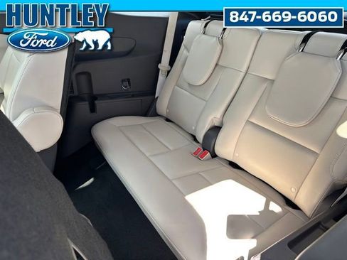 Used 2020 Ford Explorer Platinum w/ Premium Technology Package AWD/4WD image 19