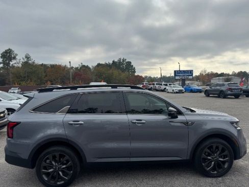 Used 2021 Kia Sorento EX w/ EX AWD X-Line Package image 4