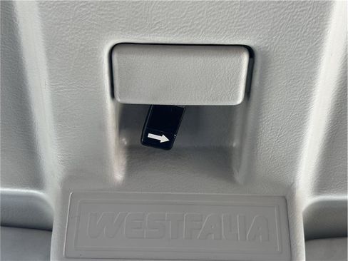Used 2003 Volkswagen Eurovan MV FWD image 23
