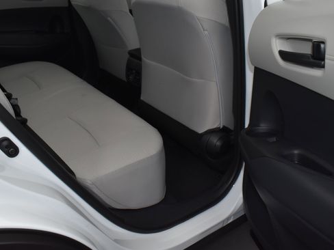 Used 2025 Toyota Corolla Cross L FWD image 10