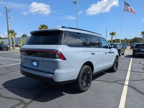 New 2027 Lincoln Navigator Reserve w/ Jet Appearance Package AWD/4WD image 4